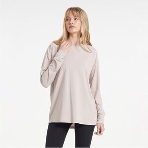 NEW Vuori Long-Sleeve Feather Tee in Oyster Beige Cream Medium M